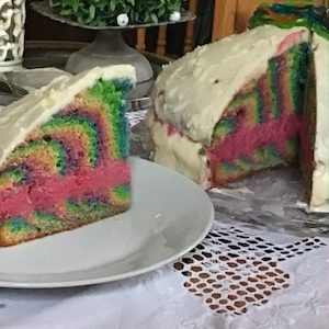 Angeschnittener Einhornkuchen von der IGS Celle